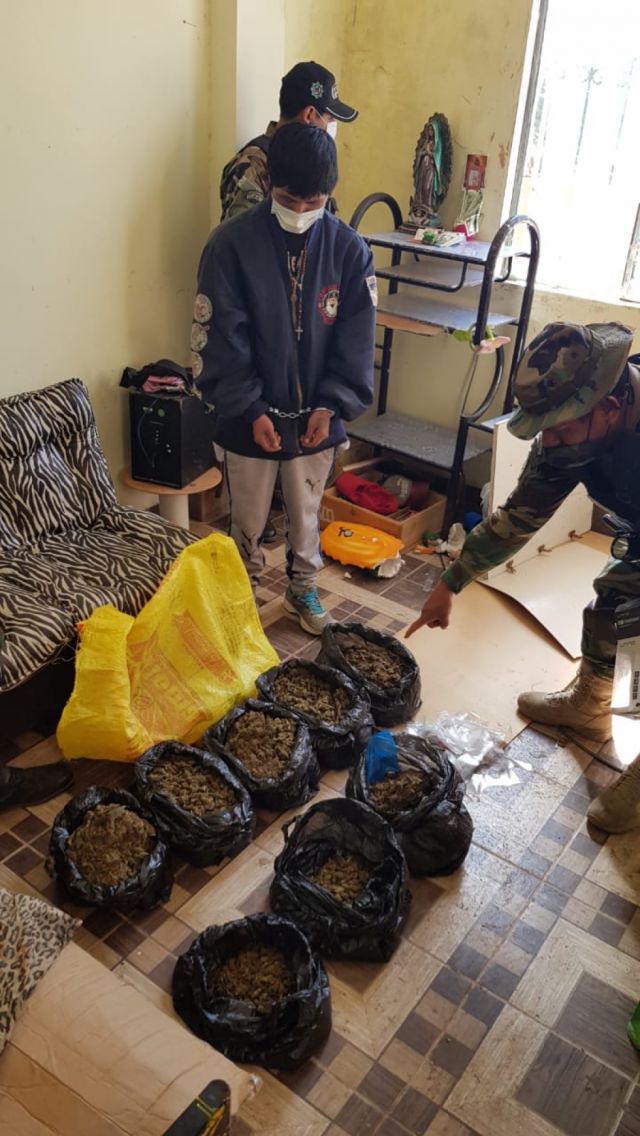 Cae sujeto con 16 kilos y medio de marihuana en El Puente