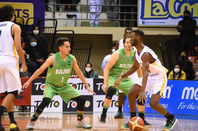 Tarija vive basquet de infarto: Bolivia 35 y Ecuador 31 termina el primer tiempo