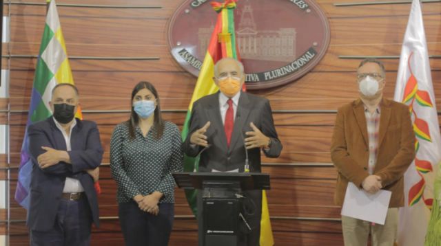 Gobierno dice que Acción Popular de CC y Creemos por vacunas debe ser rechazada "in limine"