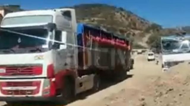 Ante inacción de la Aduana, productores bloquean ruta en Cochabamba
