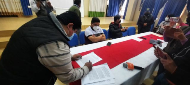 IABSA y cañeros firman contrato para moler 350 toneladas de caña en Bermejo 