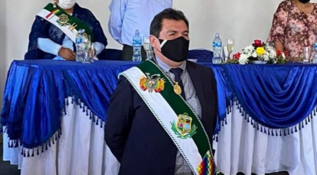 Policía busca aprehender al alcalde de Bermejo 