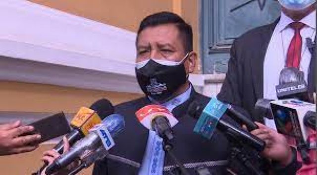 Bolivia y Ecuador indagarán préstamo de material militar