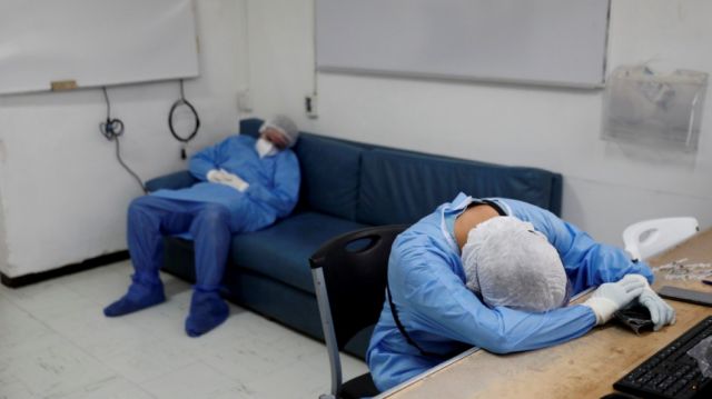 Traumas y depresión: lo que enfrenta el  personal de salud en esta tercera ola
