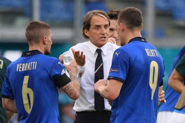 Italia y Gales clasificaron   a los octavos de final 