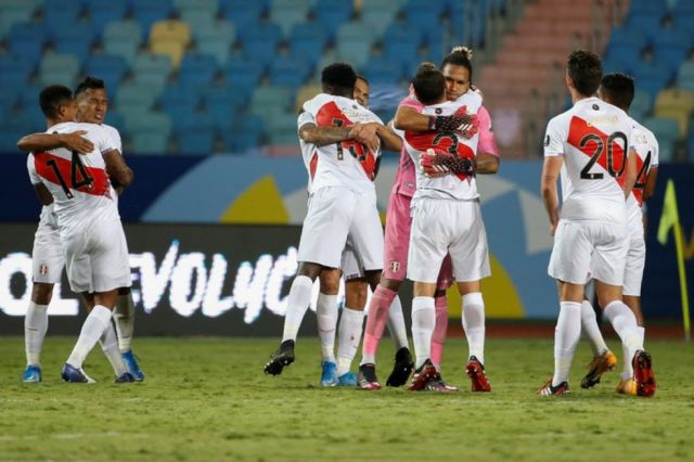 Perú sorprendió a Colombia y logró su primer triunfo 