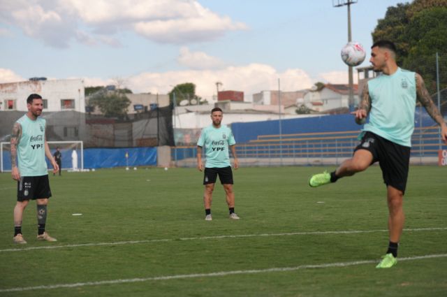 Scaloni no definió el equipo que enfrentará a Paraguay