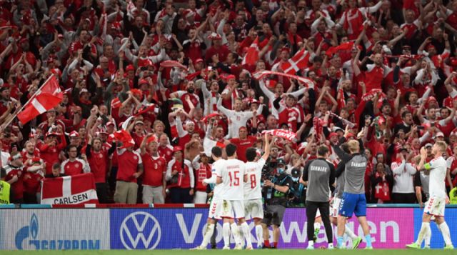 Dinamarca golea a Rusia y  se mete en octavos de final