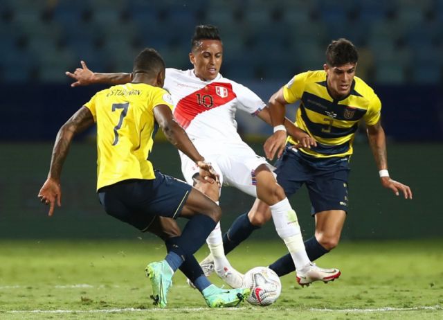 En un partido lleno de goles,  Perú y Ecuador empataron