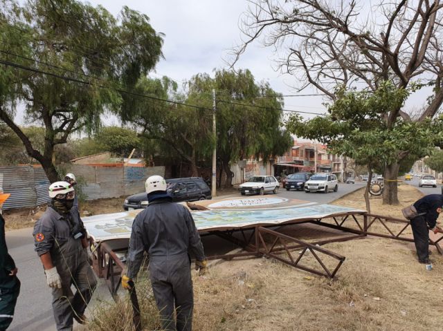 Vientos provocan caída de árboles y cortes de energía eléctrica en Tarija