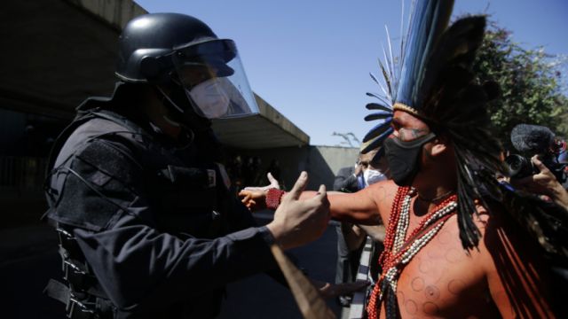 Indígenas protestan por los derechos a la tierra en Brasil