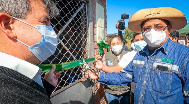 Gobierno y Municipio entregan pozos de agua a productores de uva en Yacuiba