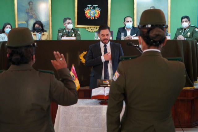 Gobierno lanza los programas Mujer Policía y Felcv Digna