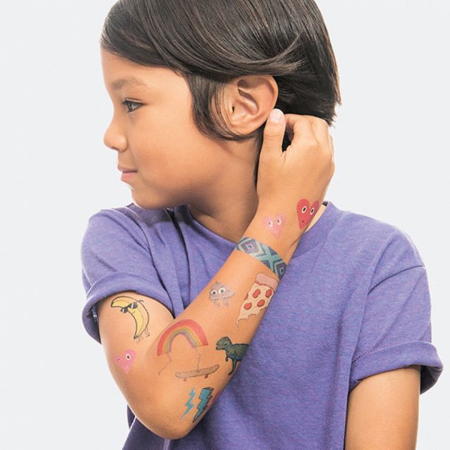 Niños: El peligro detrás de las calcomanías y tatuajes temporales 