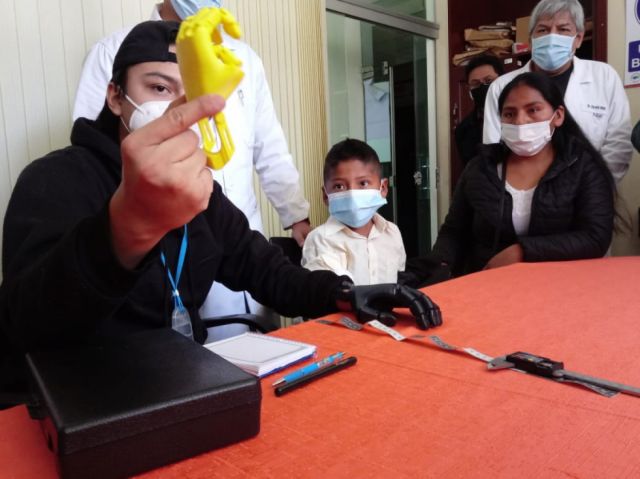 Isaías, el niño que recibirá  la primera prótesis 3D en Tarija