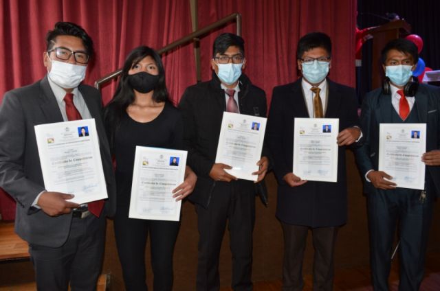 Plomeros, trabajadoras del hogar y de otros rubros se certificarán con el Ministerio de Educación en Tarija 