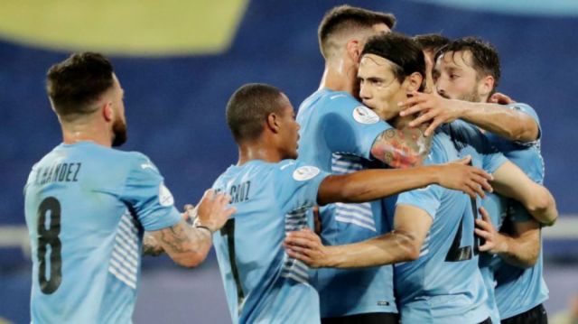 Uruguay le ganó a Paraguay  y jugará contra Colombia