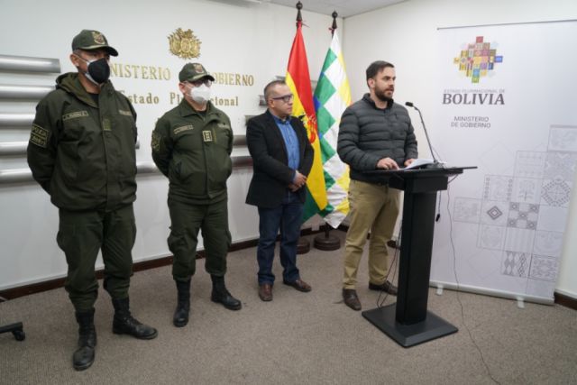 Gobierno llama al diálogo tras la muerte de un policía en Yungas