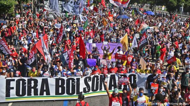 Numerosa protesta exige juicio político a Bolsonaro