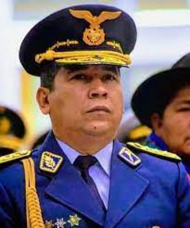 La Policía  aprehende a 2 exjefes  de las FFAA