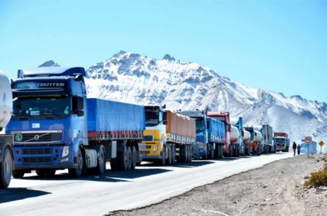 Control Covid en Chile  demora paso de camiones