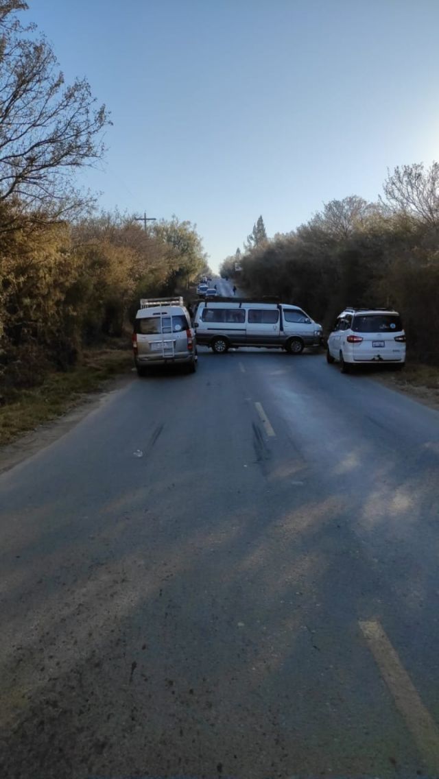 El Valle amanece bloqueado, transportistas denuncian "abuso" de la Policía