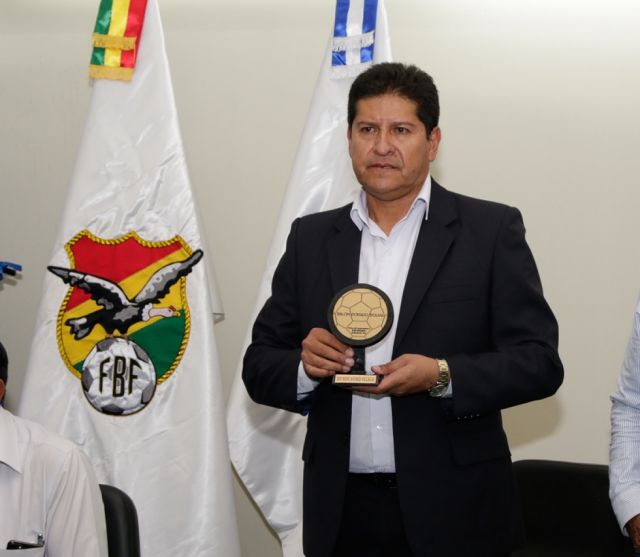 Villegas hará respetar su contrato con Blooming 