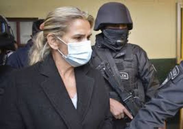 Juez ratifica detención preventiva para Jeanine Áñez