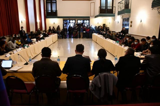 Adepcoca: acuerdan elecciones en 45 días