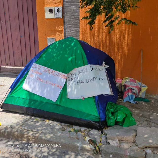 Mujer pide albergue para ella y sus hijos tras ser estafada en Tarija