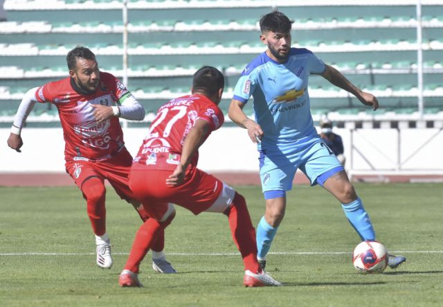 Tras dos meses de pausa vuelve el fútbol a Bolivia