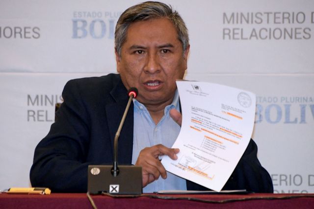 Exembajador argentino asegura que  nunca recibió pedido de municiones para Bolivia 