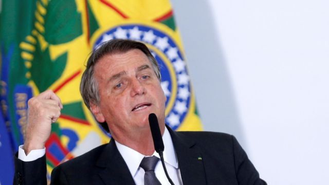 Bolsonaro ingresa en un hospital con dolores abdominales después de varios días con hipo