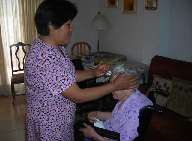 Ana María y la difícil labor de ser   “cuidadora de ancianos” en España 