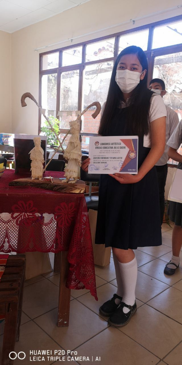 Tatiana Lizeth Zenteno Rodríguez 1° lugar en escultura.