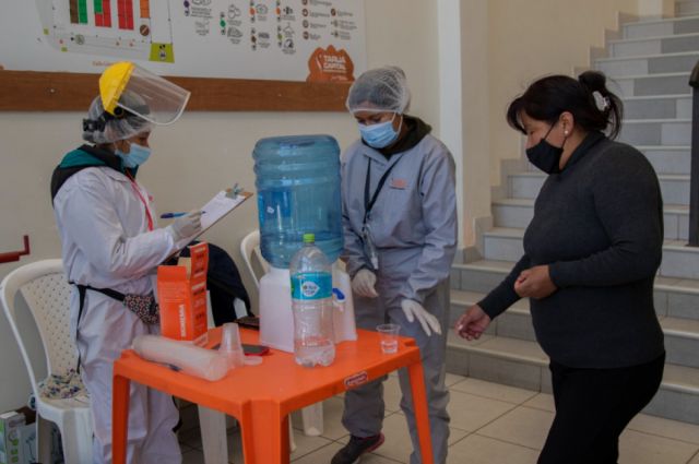 Como parte de las acciones de prevención contra el Covid-19 Alcaldía entrega dosis de ivermectina a comerciantes de mercados
