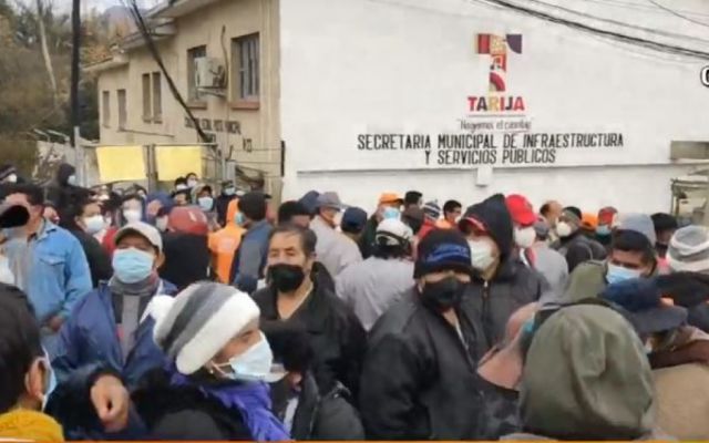 Trabajadores de la Alcaldía de Tarija acatan paro de 24 horas
