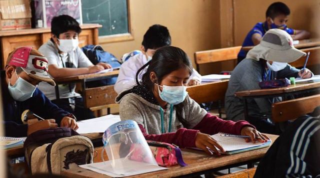 Reportaron 444 estudiantes con  Covid y 219 maestros en Tarija