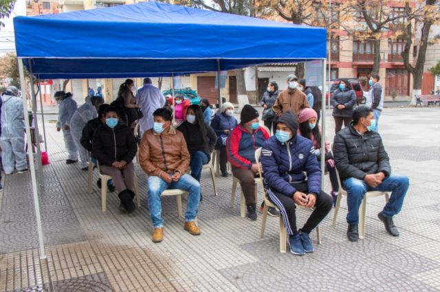 Jóvenes, los que más acuden a vacunarse contra el Covid-19 en Tarija