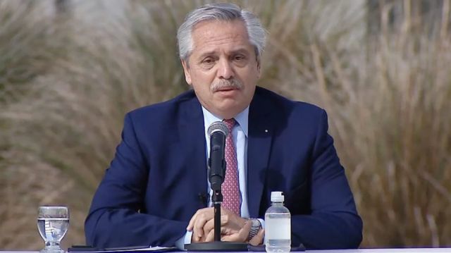 Fernández aboga por defender la universidad pública