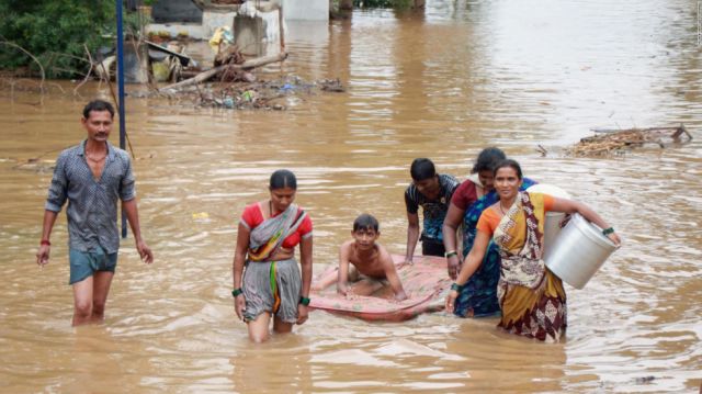 Las fuertes lluvias en la India dejan al menos 125 muertos