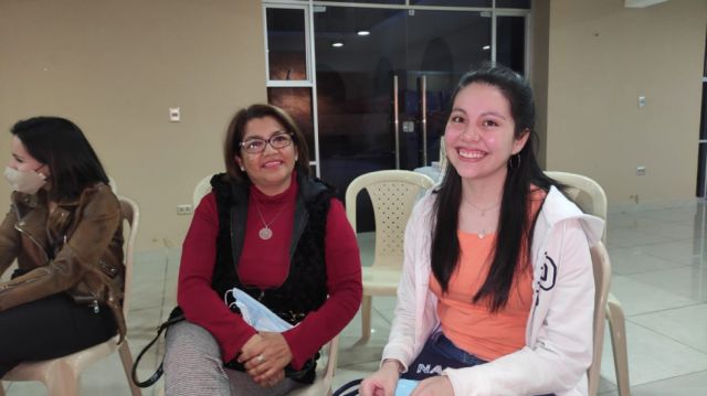 Estela Huanca y Natalia Vergara.