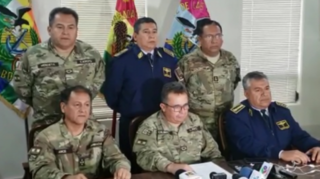 Excomandante revela que Zavaleta seguía al mando de las FFAA hasta que militares salieron a las calles