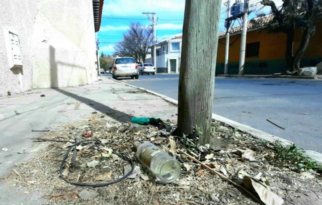 Heces, basura y desechos, los vecinos “olvidan” sus aceras en Tarija