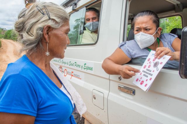Covid: Indígenas rezagados de la vacunación por desinformación