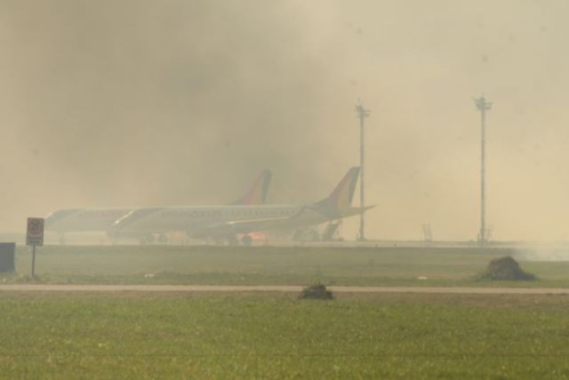 Se reactiva el fuego en el aeropuerto Viru Viru en Santa Cruz