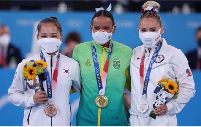 JJOO: Brasileña Rebeca Andrade gana oro en gimnasia artística