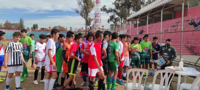 Fútbol menor: Escobar trabaja en Tarija analizando valores de la región para las selecciones bolivianas