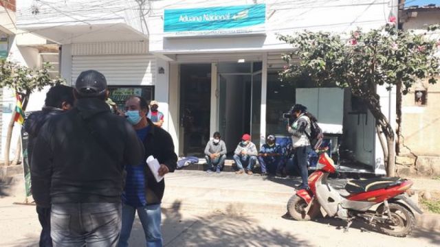 Horticultores toman la Aduana en Bermejo, denuncian contrabando