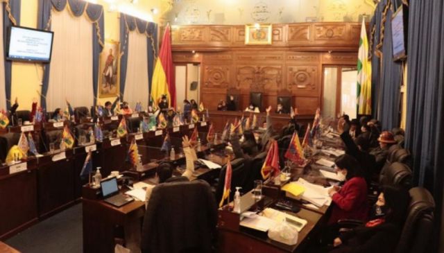 Senado aprueba polémica Ley de Ascensos y pone al ministro de Gobierno a la cabeza del Alto Mando Policial